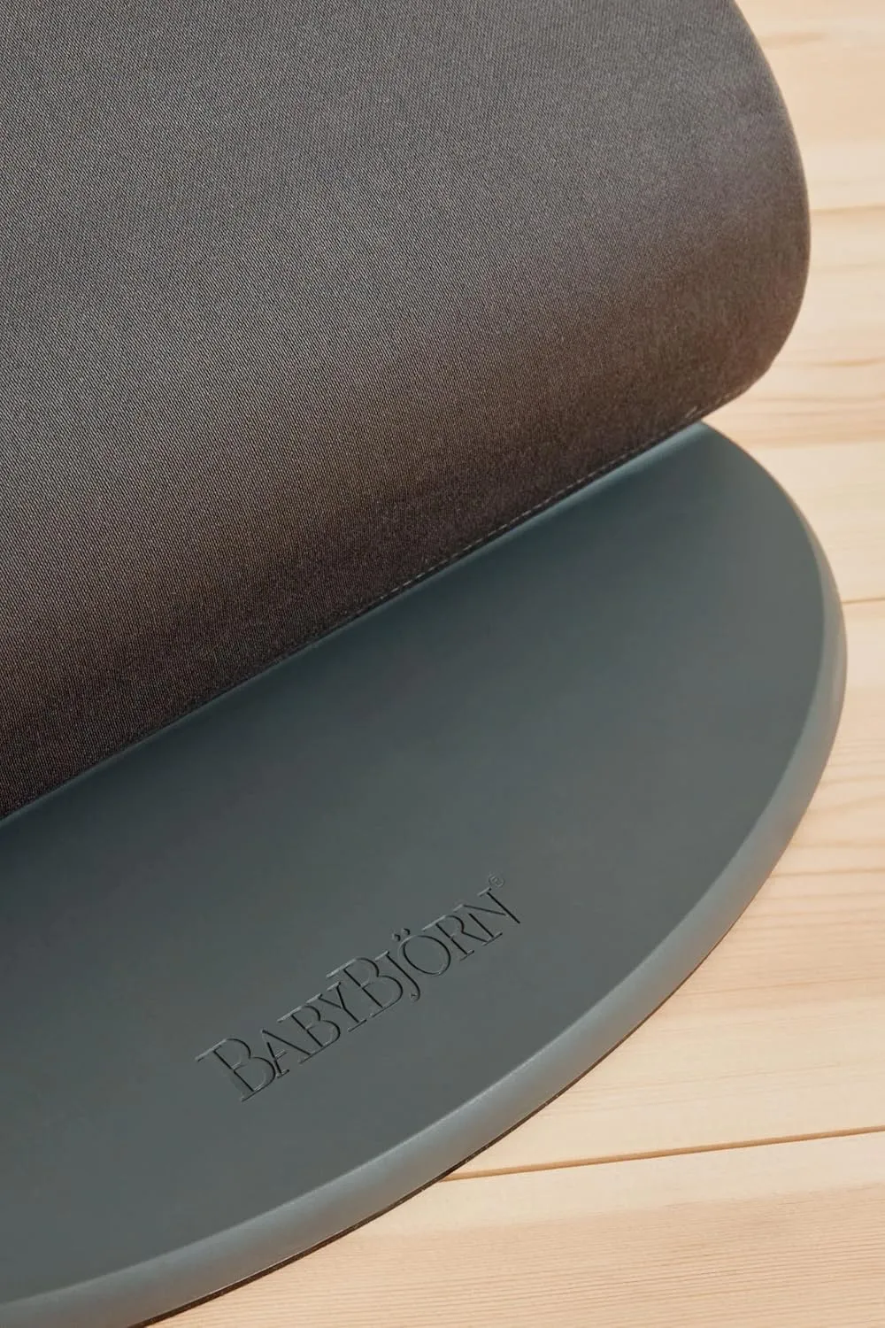 BabyBjörn Bouncer Bliss, Cotton, Petal Quilt, Anthracite 2-in-1 Adjustable Baby Bouncer Seat and Toddler Chair, Newborn to Toddler (8-29 lbs), 4 positions, Lightweight & Portable