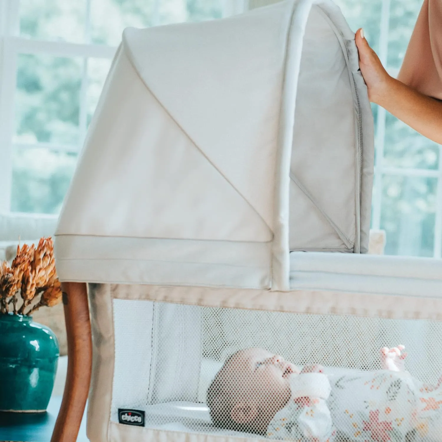 Chicco LullaGo® Anywhere LE Portable Bassinet, Space-Saving Baby Bassinet with Canopy, Waterproof Mattress and Fitted Sheet, Includes Carry Bag | Serene/Beige