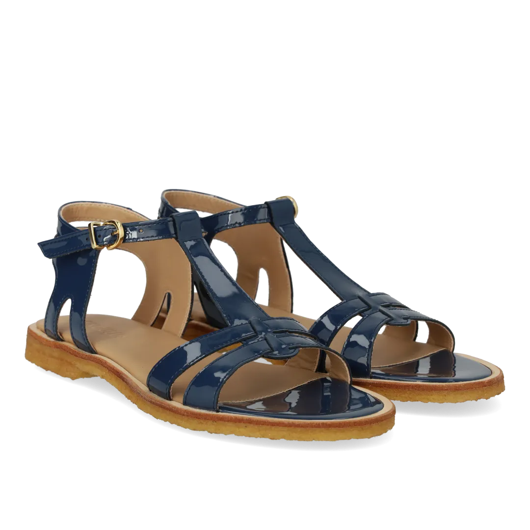 Feminine sandal with strap design