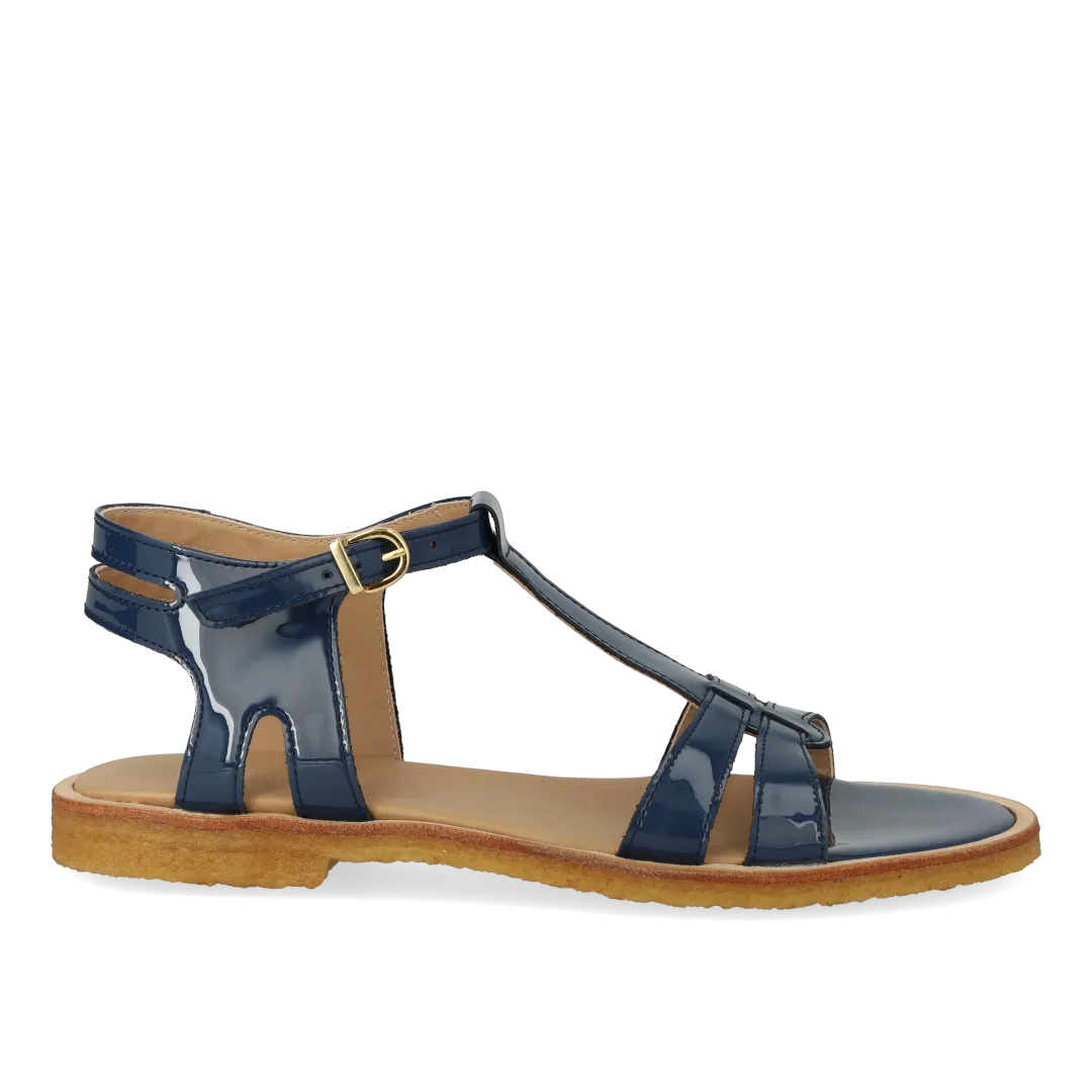 Feminine sandal with strap design
