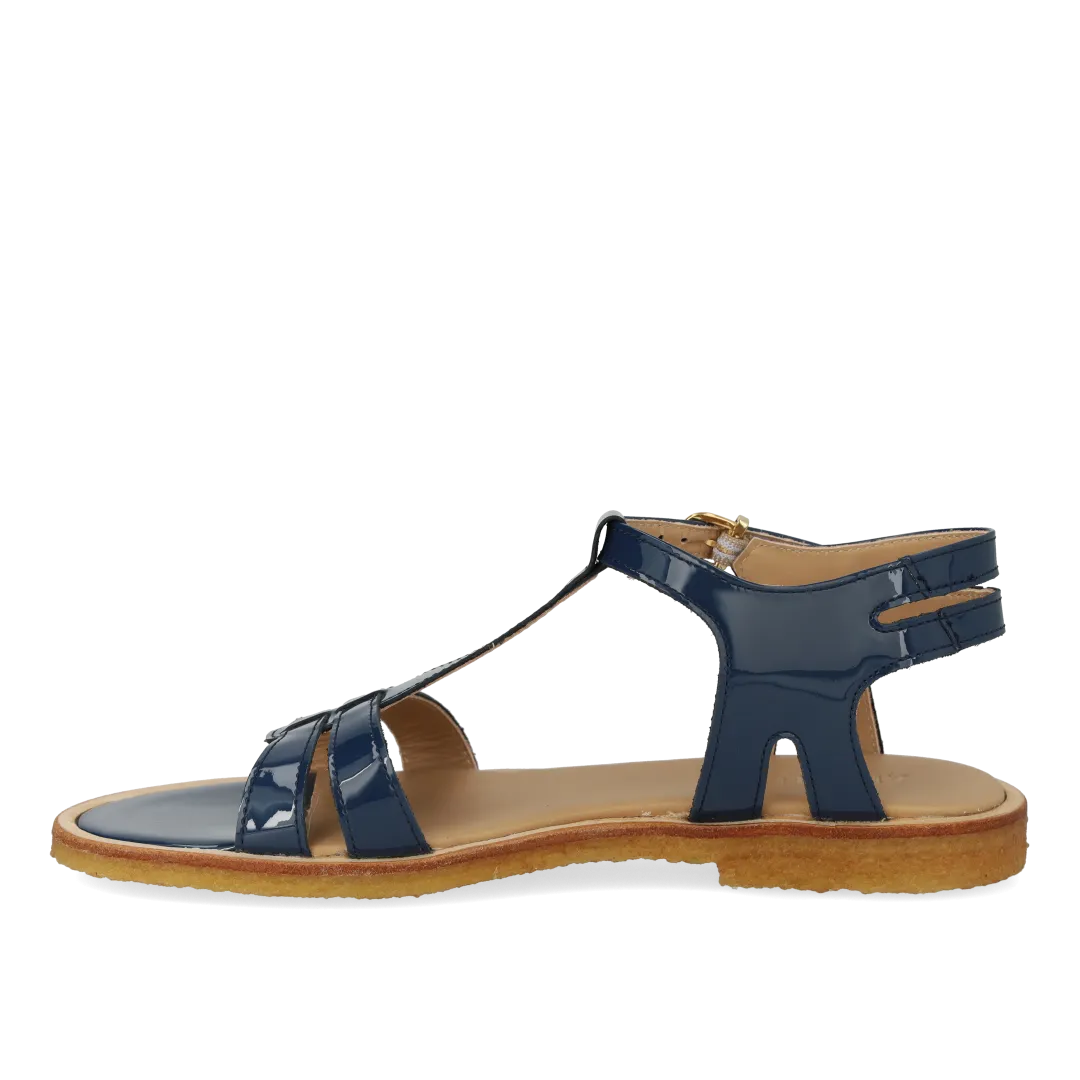 Feminine sandal with strap design