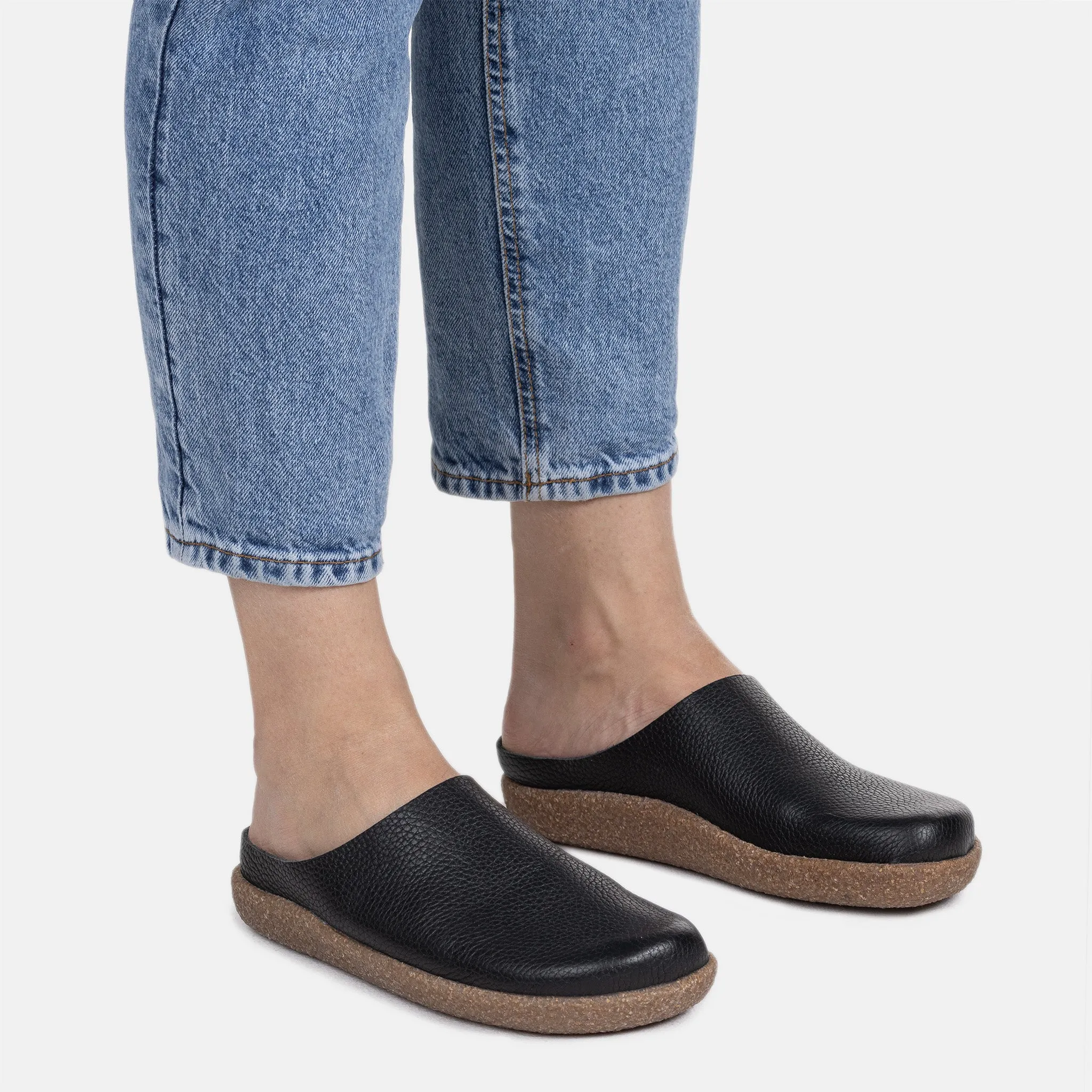 HALAVA Women’s slip-on mules