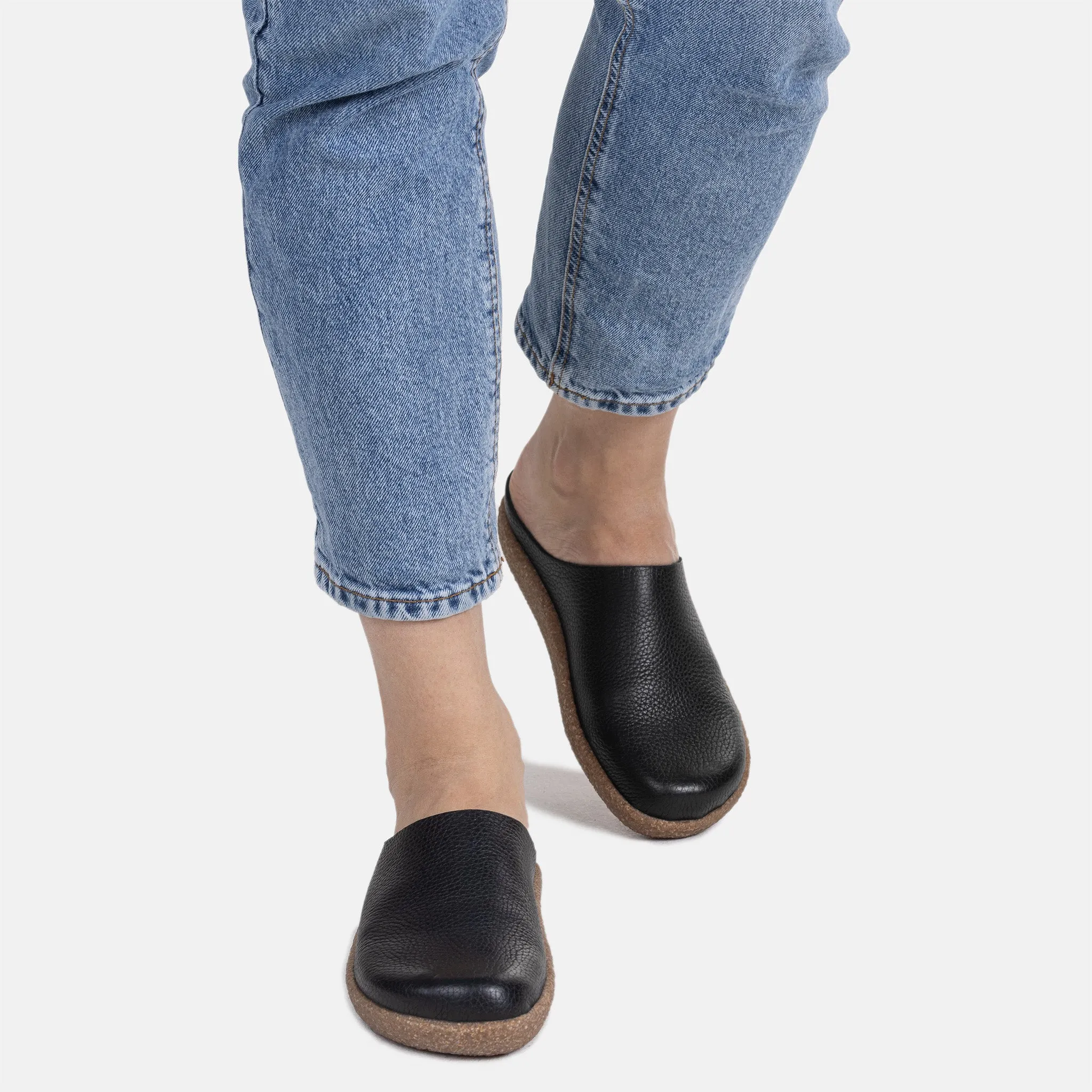 HALAVA Women’s slip-on mules