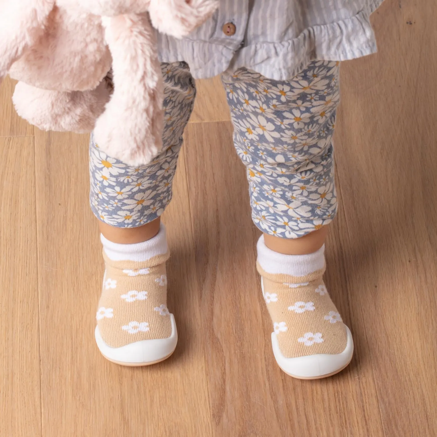 Komuello Toddler Girl Shoes, Premium Materials, Breathable, Washable, Non-Slip, Stay-On, Cotton Socks with Air Pocket Cushion for Indoor and Outdoor - BPA Free Toddler Shoes for Girls