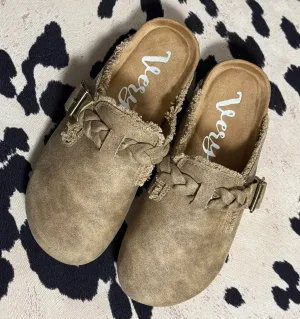 ROAM FREE SLIP ON CLOGS
