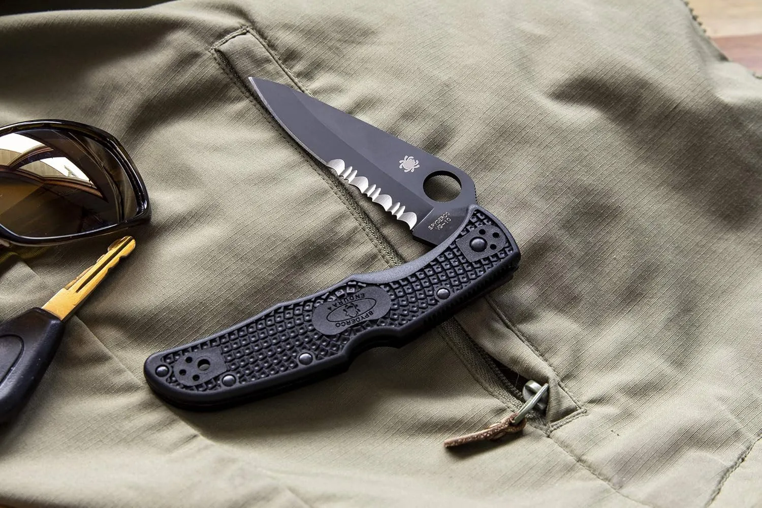 Spyderco Endura 4 Lightweight Signature Knife with 3.80" VG-10 Steel Blade and Green FRN Handle - PlainEdge - C10FPGR